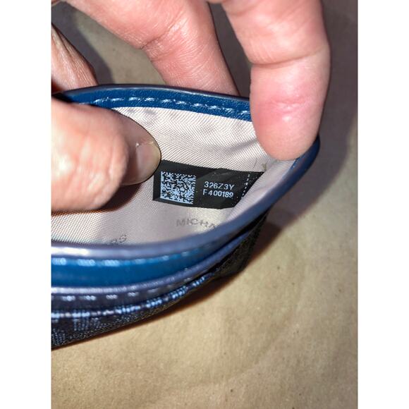 MICHAEL KORS SMALL BLUE SAFFIANO LEATHER CREDIT CARD WALLET - Picture 4 of 4